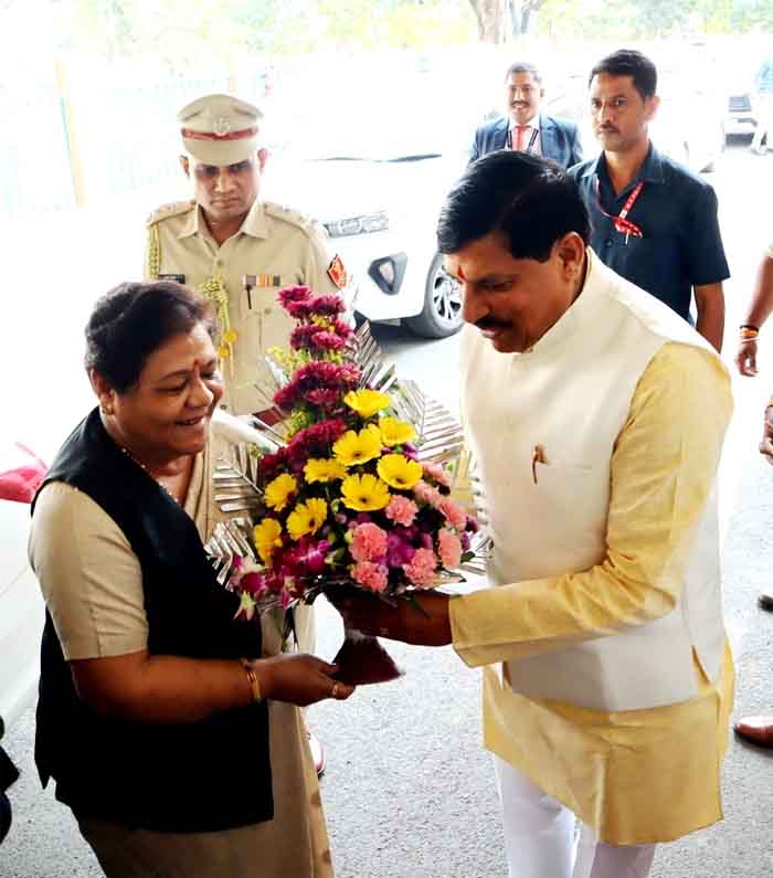 Chhattisgarh : छत्तीसगढ़ की राज्यपाल सुश्री उइके का उज्जैन आगमन पर आत्मीय स्वागत