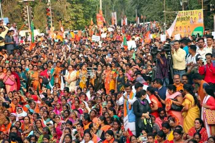 Mahatari Hunkar Rally Dhamtari : महतारी हुंकार रैली मे धमतरी की महिलाओं ने किया धमाकेदार प्रदर्शन