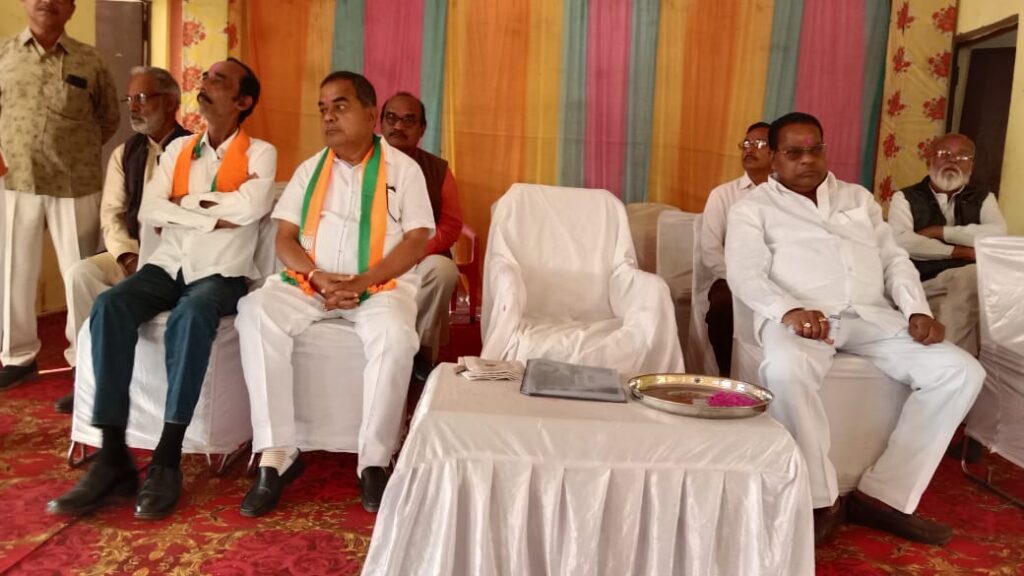 Kasdol News : भाजपा के BLA2 संयोजक / सहसंयोजक की बैठक में शामिल हुए - पूर्व विधानसभा अध्यक्ष गौरीशंकर अग्रवाल