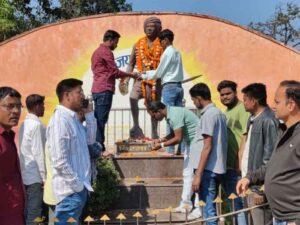 Bhanupratappur : कांग्रेस कार्यकर्ताओं ने बिरसा मुंडा की जयंती पर श्रद्धांजलि दी