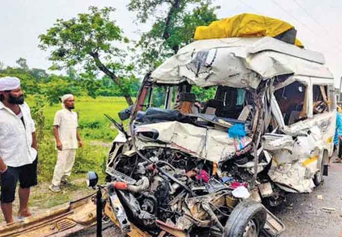 Karnataka Bidar Accident : ऑटो ट्रक की टक्कर से कांप उठी दर्शकों की रूह, 7 महिलाओं की मौत, 11 गंभीर
