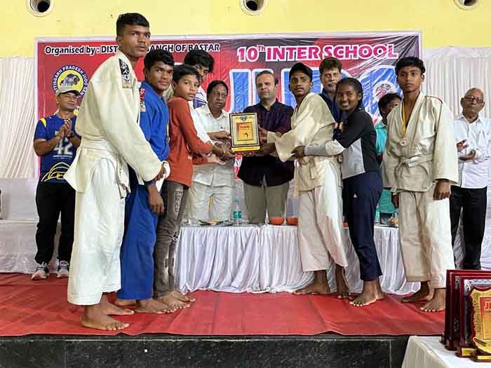 Jagdalpur News : 10वी इंटर स्कूल जूडो प्रतियोगिता में जिले के खिलाड़ियों ने जीते मेडल