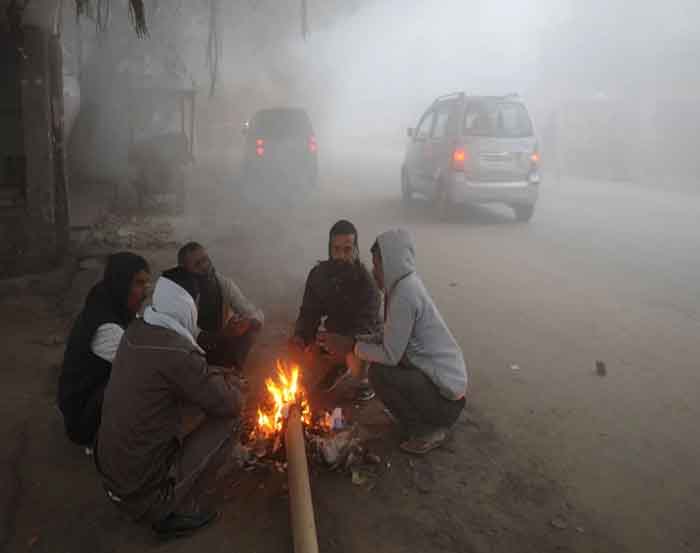 You are currently viewing Chhattisgarh Weather Update : इस दिन से प्रदेश में शुरू होगी कंपकंपा देने वाली ठंड, मौसम विभाग ने बताया कब गिरेगा पारा