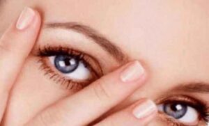 Eye Blinking : महिलाओं की बायीं आँख फड़कने का क्या मतलब है? जानिए क्या कहता है समुद्र शास्त्र