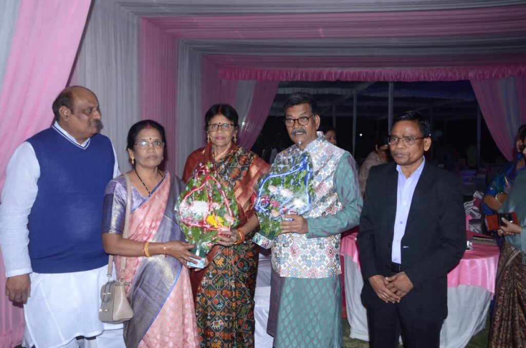 Assembly Speaker Dr. Charandas Mahant : विधानसभा अध्यक्ष डॉ चरणदास महंत जी के शादी के वर्षगांठ पर रायपुर स्पीकर हाउस में आयोजित किया