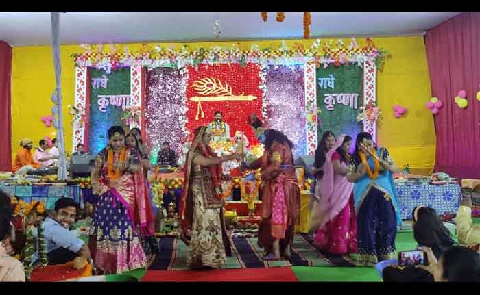Shakti Ketu Bihar : सक्ती कोरबा सीएसईबी कॉलोनी केटु बिहार में चल रही भागवत कथा के छठवे दिवस रुकमणी मंगल विवाह पर सम्मिलित हुए महापौर और जनप्रतिनिधि।