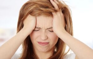 Read more about the article Headache मौसम में बदलाव के साथ ही पनपने लगती हैं सिरदर्द