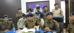 Read more about the article Bhilai Breaking महादेव ऐप : दुर्ग पुलिस ने बिलासपुर में मारा छापा 5 गिरफ्तार 2 फरार , लैपटॉप मोबाइल पासबुक चेक बुक एटीएम रजिस्टर बरामद.. उसके बाद भी एसपी ने क्यों कहा हमारी चूक.. पढ़िए पूरी खबर