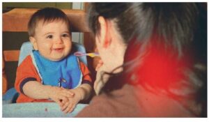 Read more about the article BABY helth छोटे बच्चे को न खिलाएं ये चीजें, सेहत को पहुंचा सकती हैं नुकसान