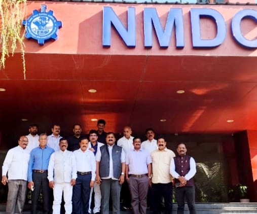 Kirandul NMDC : इंटक यूनियन से संबद्ध श्रम संघो द्वारा वेतन पुनरीक्षण हेतु सीएमडी को दिया गया चार्टर ऑफ डिमांड