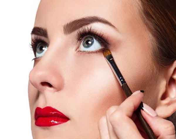 Makeup Tips : अगर आपकी स्किन ऑयली है तो ऐसे करें मेकअप