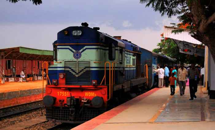 Indian Railway Latest News : आधार कार्ड धारकों को हुई चाँदी, अब ट्रेन में मिलेगी ये खास सुविधा, रेलवे ने किया ऐलान!