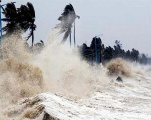 Cyclonic Storm In Tamil Nadu : तमिलनाडु में तबाही मचाने आ रहा चक्रवाती तूफान 'मैंडूस', भारी बारिश की चेतावनी