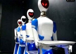 Robot World : आइए चलते हैं रोबोट की दुनिया में... सुपरस्पीड- मल्टीपल यूज, एक से बढ़कर एक फीचर, इंसानों के लिए क्या काम कर रहे हैं रोबोट?