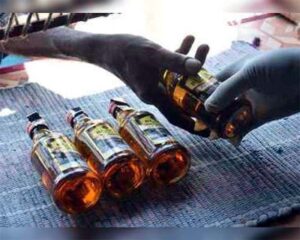 Chhattisgarh : गली चौक-चौराहो में शराब....लोगो के मन में उठते बेहिसाब सवाल...आखिर शराबबंदी में इतनी देरी क्यों....