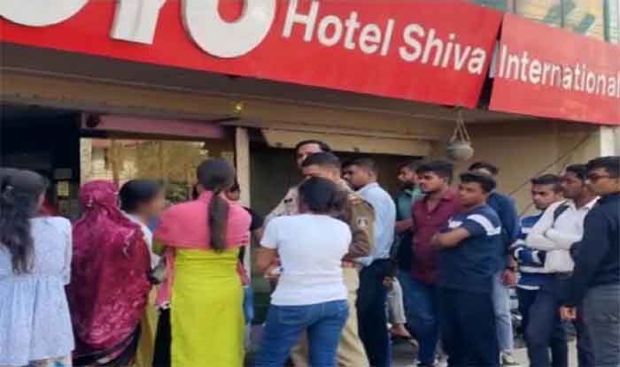 Chhattisgarh Bilaspur News : प्रेमी की सगाई चल रही थी, हाथ में पेट्रोल लेकर पहुंची प्रेमिका, गर्भवती होने की बात कहकर किया हंगामा