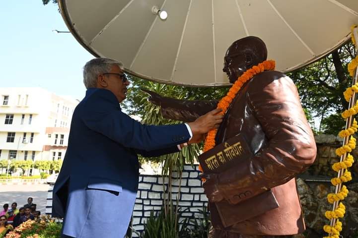 Dr. Bhimrao Ambedkar : भारत रत्न बाबा साहेब डाँ. भीमराव अम्बेडकर के महापरिनिर्वाण दिवस पर एसईसीएल में श्रद्धासुमन अर्पित किया गया