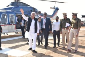 Read more about the article Raipur 07 December 2022 : मुख्यमंत्री भूपेश बघेल के सरायपाली विधानसभा क्षेत्र के  ग्राम भँवरपुर हेलीपैड पहुंचने पर जनप्रतिनिधियों और ग्रामीणों ने आत्मीय स्वागत किया
