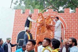 Read more about the article Dhamtari News : गोड़ समाज ने मनाया शहादत दिवस, महापौर विजय देवांगन ने मोटरसाइकिल रैली को दिखाई हरी झंडी