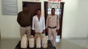 Read more about the article Crime News today मुखबीर की सूचना पर रेड कार्यवाही कर 35 लीटर महुआ शराब के साथ 02 आरोपी गिरफ्तार
