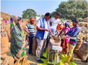Read more about the article CG Rajnandgaon News किसानों के चेहरों पर खुशी है, यह सरकार की मजबूत नींव : महेन्द्र यादव