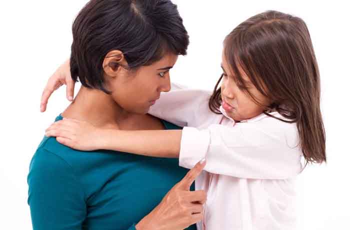 Parenting Tips : क्या आपका बच्चा भी आपसे दूर रहता है ? यह समस्या निम्न कारणों से हो सकती है