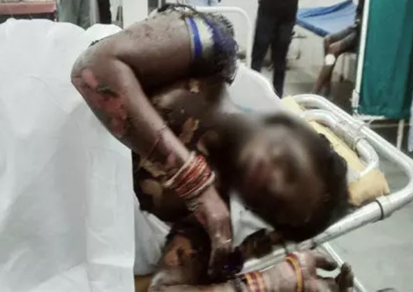Bilaspur Chhattisgarh : जिंदा जलाकर रेलवे ट्रैक पर फेंका, लोगों ने सुनी महिला के दर्द से कराहने की आवाज, फिर पुलिस को किया सूचित