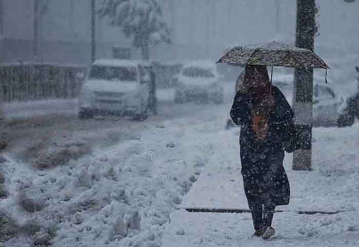 Weather News : दिल्ली-एनसीआर में बारिश, कश्मीर-हिमाचल में बर्फबारी.. जानिए आपके राज्य में क्या रहेगा मौसम