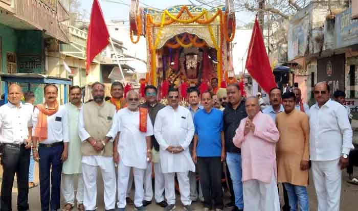 Bhatapara Chhattisgarh : आदिगौड़ ब्राह्मण समाज ने किया रानी दादी की शोभा यात्रा का स्वागत