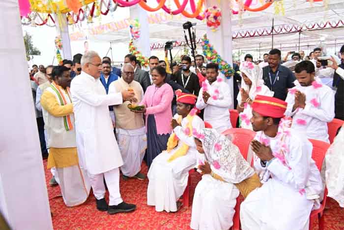 Tatapani Festival : मुख्यमंत्री भूपेश बघेल तातापानी महोत्सव के सामूहिक विवाह समारोह में हुए शामिल