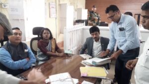 Read more about the article (Commissioner Dr. Sanjay Alang) कमिश्नर डॉ संजय अलंग ने किया सक्ती राजस्व विभाग का औचक निरीक्षण