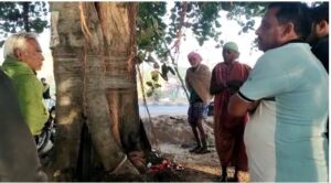 Read more about the article (Playing with faith) बरगद के वृक्ष में स्वयंभू शिवलिंग के प्रकट होने की खबर आस्था से खिलवाड़, देखिये Video