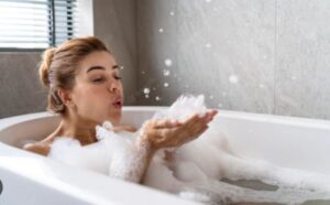 Read more about the article Bubble bath : आइए जानते है बबल बाथ से स्वास्थ्य को क्या-क्या लाभ मिल सकते हैं
