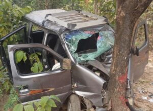 Read more about the article Big Breaking Jashpur : पिकनिक मनाकर लौट रहे इको कार पेड़ से टकराई,11 माह की बच्ची समेत चार लोगों की मौत