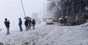 Read more about the article (Himachal Pradesh) हिमाचल में ताजा बर्फबारी से 278 सडक़ मार्गों पर वाहनों की आवाजाही प्रभावित