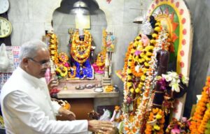 Read more about the article (Chief Minister Mother Danteshwari) मुख्यमंत्री ने मां दंतेश्वरी का किया दर्शन,प्रदेश की खुशहाली के लिए मांगा आशीर्वाद