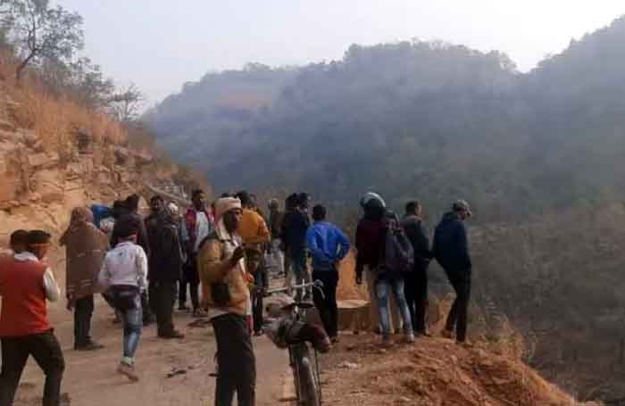 Bihar Accident : बिहार मे दर्दनाक हादसा, श्रद्धालुओं से भरी पिकअप खाई में गिरी, 3 की मौत, 2 लापता