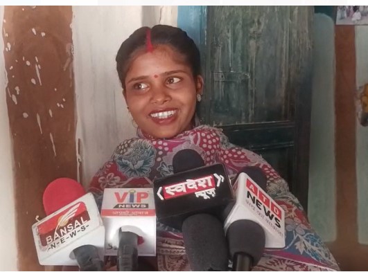 Lakhanpur News : नसबंदी के बाद महिला ने बच्चे को दिया जन्म बच्चे के भरण-पोषण के लिए मुआवजे की कर रहे मांग