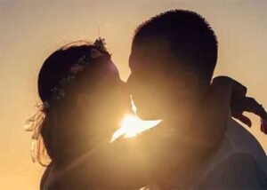 Read more about the article Disadvantages Of Kissing : पार्टनर को किस करने से हो सकती है बड़ी परेशानी, ये 5 गंभीर बीमारियां आपको कर सकती हैं प्रभावित, रहें सावधान