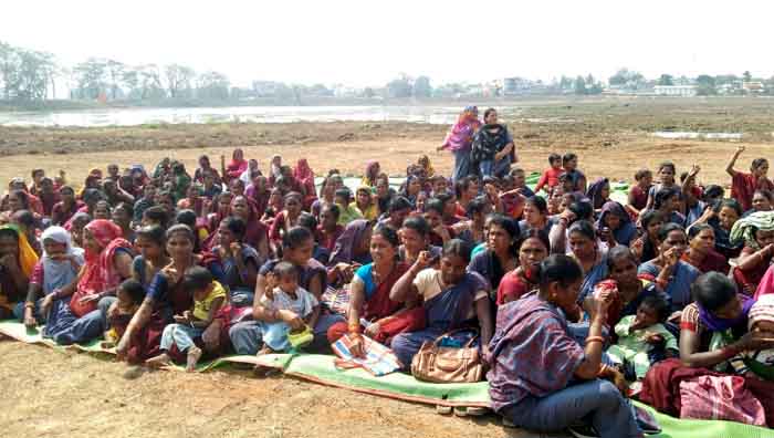 Breaking Narayanpur : आंगनबाड़ी कार्यकर्ताओं को धरना स्थल से जिला प्रशासन ने हटाया