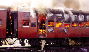 Read more about the article (Godhra train fire) गोधरा रेल अग्निकांड: दोषियों की जमानत याचिका पर राज्य सरकार का विरोध, मृत्युदंड की गुहार