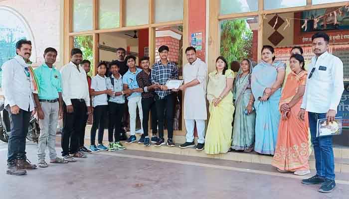 Chhattisgarhi Olympics : महापौर ने राज्य स्तरीय छत्तीसगढ़ी ओलंपिक मे प्रथम स्थान प्राप्त करने वाले खिलाड़ियों को प्रदान की प्रोत्साहन राशि