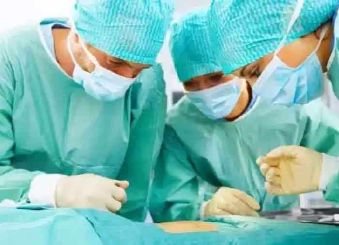 Viral News : डॉक्टरों ने काटा मरीज का प्राइवेट पार्ट, सर्जरी के दौरान लापरवाही से हुई ये बड़ी घटना, जानें पूरा मामला