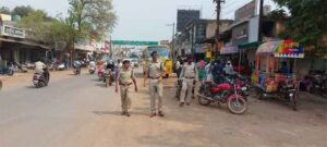 Read more about the article Dhamtari News : यातायात पुलिस द्वारा आवारा मवेशियों को भेजा गया कांजी हाउस