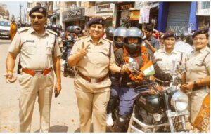 Read more about the article Dhamtari latest update :  CRPF की स्थापना दिवस में शामिल होने दिल्ली से छत्तीसगढ़ पहुंचे  जगदलपुर जा रहे महिला बाइकर्स का धमतरी पुलिस के द्वारा किया गया सम्मान