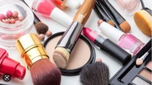 Read more about the article Makeup : जानिए क्या है हकीकत, मेकअप से जुड़े इन भ्रमों की सच्चाई