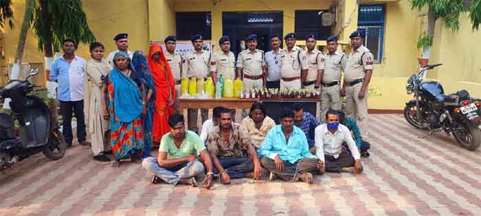 Balodabazar News : कोतवाली पुलिस द्वारा अवैध रूप से शराब बिक्री करने वाले 11 आरोपियों को किया गिरफ्तार तीन महिला भी शामिल