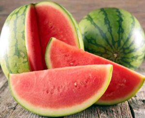 Read more about the article Benefits Of Watermelon In Summer : गर्मी में तरबूज खाने से पहले जान लें फायदे और नुकसान के बारे मे……