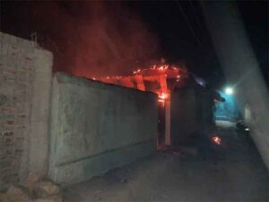 Read more about the article Baloda Bazar News : जिले में दो जगहों पर हुई भयानक आगजनी दमकल की टीम ने पाया काबू
