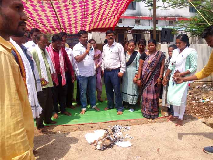 Bhanupratappur News : सचिव संघ ने मंत्रालय के निर्देश पत्र को आग लगाकर विरोध जताया
